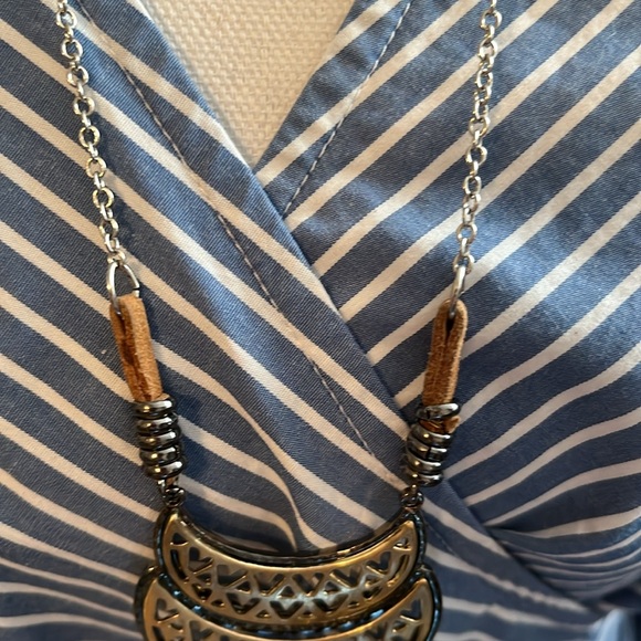 Red Camel necklace Silvertone and brushed gold.  Beautiful! - Picture 9 of 11